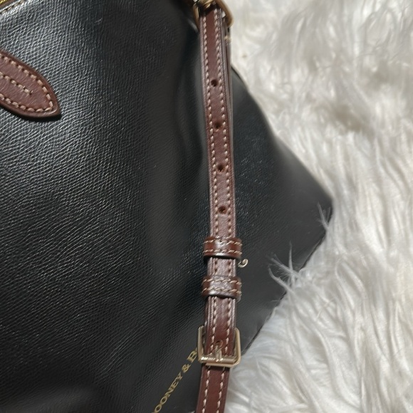 Vintage Dooney & Bourke Black/Brown, Leather bag w/ crossbody strap - Picture 5 of 15